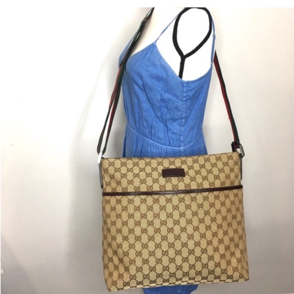 Authentic Gucci brown monogram canvas shoulder bag - Picture 2 of 16